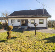 Hier blüht das Familienleben! Großzügiges Haus mit Garten, Garage & Möglichkeiten in Willroth