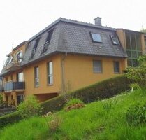 Ab Juli 2024: Gemütliche, kleine Dachwohnung mit Schlafecke & PKW-Tiefgarage in Niederpesterwitz - Freital