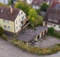 Großzügiges Zweifamilienhaus mit Garten, Garagen und viel Gestaltungspotenzial - Waiblingen / Bittenfeld