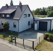 Einziehen und wohlfühlen! Moderne Doppelhaushälfte mit Garten und großer Garage zu verkaufen! - Halle (Saale) Ammendorf-Beesen