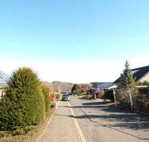 Baugrundstück mit traumhaftem Blick - mit fertigem Keller und Terrassenfläche, Garage + Carport - Much Loßkittel