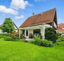 Einfamilienhaus mit hohem Wohnkomfort, stilvoller Garten mit überdachter Terrasse und Gartenhaus - Großnaundorf