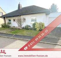 Gusterath: Bungalow mit viel Platz für die Familie - mit Sauna, Ausblick und schönem Garten!