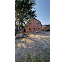 **Geräumige DG Wohnung 65m² auf schönem Grundstück** - Husum Nord