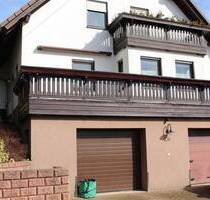 Halbes Haus! Lichtdurchflutete ETW in Zweifamilienhaus, EBK, Balkon, Terrasse, Garage+ unverbaubarer Fernblick! - Waldenburg Schwaben
