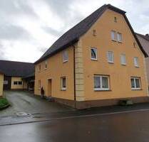 Einfamilienhaus mit schönem Hof und großem Gartenbereich - Wertheim-Höhefeld