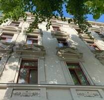 Liebevoll hergerichtete Wohnung mit Echtholzfußboden und französischem Fenster in beliebter Etage! - Halle (Saale) Paulusviertel