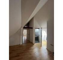 Schöne sanierte Dachgeschosswohnung im Herzen von Roth
