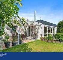 Urlaubsgefühle inklusive, Lichtdurchflutetes Haus mit Garten und überdachtem Pool - Bietigheim-Bissingen