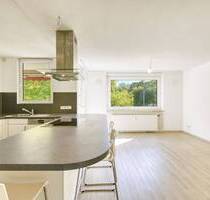 +++ direkt im Einkaufszentrum - modernisiert & bequem - 1. OG mit Ost-Balkon - inkl. Einbauküche, Hobbyraum & Kfz-Auß... - Stuttgart Giebel