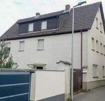 Zweifamilienhaus mit großem Grundstück und viel Potential durch Nebengebäude und Baugrund - Darmstadt - Eberstadt