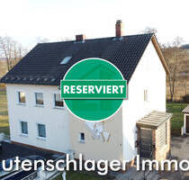 Mehrfamilienhaus (3 Wohneinheiten) mit 2 Garagen und großem Grundstück in Ortsrandlage, Nähe Vilseck - Vilseck / Langenbruck Sorghof