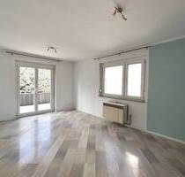 Freie 4-Zimmer-Wohnung, ca. 84 m², Baujahr 1954, mit Balkon, Garage und Freisitz! - Stuttgart Zuffenhausen