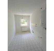 Frisch renoviert + Balkon zum 16.09.2025 - Kiel Pries