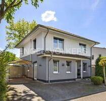 In ruhiger Privatstraße: Moderner Familientraum mit 5 Zimmern - Ahrensburg Am Hagen