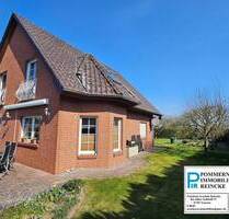 Demnächst NEU!!! Gerade mal 26 Jahre alt. Haus, Hof, Garten und Garagen am Dorfrand! - Butzow