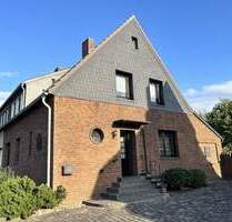 Ein- bis Zweifamiliendoppelhaushälfte mit Traumgrundstück in ruhiger Sackgasse in Moers-Hülsdonk