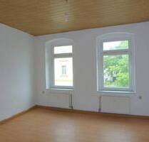 Preiswerte 1,5-Zimmer-Wohnung mit kleiner Dachterrasse und Badewanne in der Riesaer Innenstadt