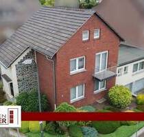 Großzügiges Zweifamilienhaus mit Balkon, Terrasse, Garten und 2 Tiefgaragen im idyllischen Loverich - Baesweiler