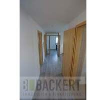 Große und helle 3,5-Zimmer-Dachgeschosswohnung mitten in Altenkunstadt.