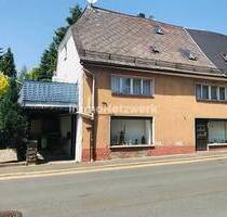 ***Stadthaus mit Potenzial*** - 79.000,00&nbsp;EUR Kaufpreis, ca.&nbsp; 105,00&nbsp;m&sup2;&nbsp;Wohnfl&auml;che in Wunsiedel (PLZ: 95632)