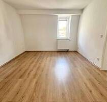 Im Herzen von Zirndorf ! Gemütliche helle 2-Zi.-Altbau-Whg. 60m², EBK, 2.OG ohne Balkon, ohne Aufzug