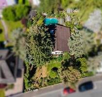 Haus im Bungalow-Stil auf großem Grundstück mit Traumhaftem Garten, altem Baumbestand und Pool - Mainz-Kostheim Siedlung Kostheim