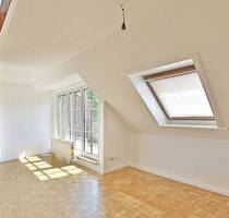 Helle und frisch renovierte Dachgeschoss-Wohnung mit Zusatz-Bodenraum - Hamburg Ohlsdorf