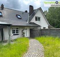 Vielseitige Doppelhaushälfte mit Garten, großer Terrasse, Bürotrakt & Garagen - Hamburg