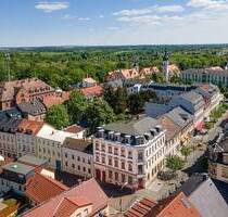 EBK auf Wunsch, großer Balkon, schickes Laminat, Wanne, ... Altbauwohnung in zentraler elbnaher Lage - Riesa Innenstadt