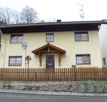 Gemütliche 2-Zi.-EG-Wohnung mit Doppelgarage und Werkstatt in Perasdorf (zwischen Bogen und Sankt Englmar)