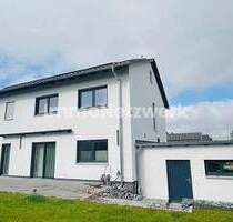 **Einziehen. Wohlfühlen. Zukunft leben.***KFW-Energieeffizienzhaus - Hof Innenstadt