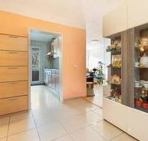 Freundliche 4-Zimmerwohnung mit schönem Ausblick und sehr guter Anbindung - Frankfurt am Main Nieder-Eschbach