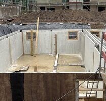 DHH in Neudorf-Süd, KfW 40+ , Wärmepumpe, Fußbodenheizung, Innenausbau hat begonnen - Duisburg