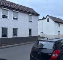 2 Wohnhäuser und 13 Garagen auf 1061 m² Grundstück, ideal für den Neubau von Reihenhäuser oder ein Mehrfamilienhaus geeignet - Bonn Dottendorf
