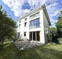 Familienglück hat vier Wände - Zentral gelegenes Einfamilienhaus mit Doppelgarage in Hünfeld