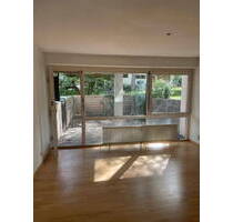 Bezugsfreie 4,5-Zi.-Wohnung mit Terrasse & Tiefgarage - im Grünen - Esslingen Sulzgries