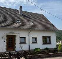 TABEN-RODT: GEPFLEGTES WOHNHAUS MIT WEITBLICK AUF 10 AR GRUNDSTÜCK!