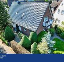 Großzügiges Einfamilienhaus mit Anliegerwohnung und Doppelgarage - mit großem Grünstück! - Gütersloh