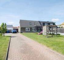 Bezugsfertiges Zuhause mit neu gestaltetem Innenhof und Spiel-Wiese für die Kinder - Grimmen