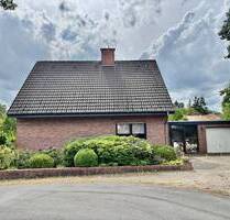 Einfamilienhaus mit Keller & Garage in Sackgassenlage! - Berge
