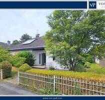 Ihr neues Zuhause in Feldrandlage und doch zentral: Bungalow mit Garten, Garage und großem Potenzial - Usingen