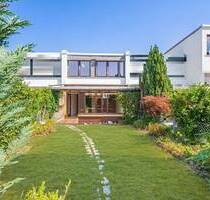 Raum für Kreativität: Sanierungsbedürftiges Reihenmittelhaus in Taufkirchen-Bergham