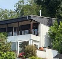 **Beeindruckende Doppelhaushälfte in Best-Lage von Gelnhausen-Stadt mit Traumblick**