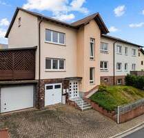 **Saniertes 2-Familien-Wohnhaus mit zwei Garagen in ruhiger Wohnlage** - Gelnhausen Höchst