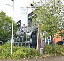 BöbingenRems: Helles Büro auf zwei Ebenen mit 5 Kfz-Stellplätzen, Elektro-Ladesäule und Fahnenmast. - Böbingen an der Rems