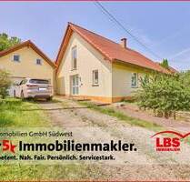 Charmantes Wohnhaus mit Doppelgarage und großzügigem Grundstück - Teschenmoschel