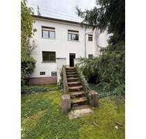 1-2 Familienhaus Wohnhaus mit Entwicklungsmöglichkeiten in 66787 Hostenbach - Wadgassen