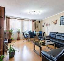 Familienfreundliche 6-Zimmer-Wohnung mit Balkon in Nürnberg Glockenhof