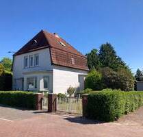 PURNHAGEN-IMMOBILIEN - Charmantes Einfamilienhaus mit Baugrundstück in zentraler Wohnlage - Bremen Lesum